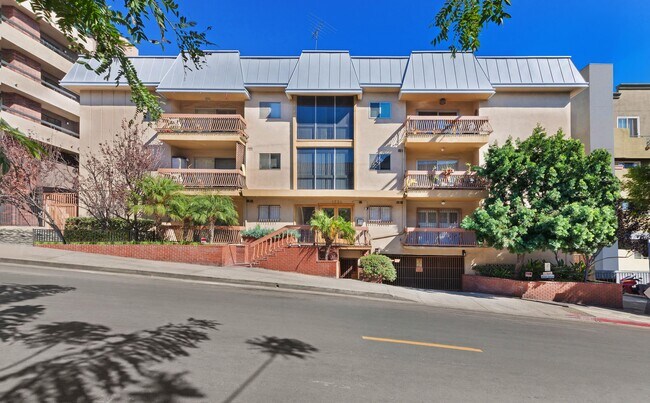 Foto del edificio - 1734 N Fuller Ave