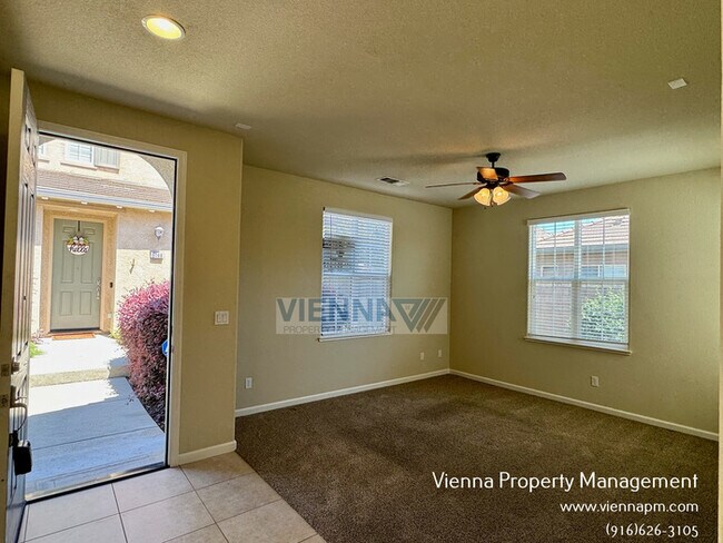 Building Photo - 6136 Passiflora Ln