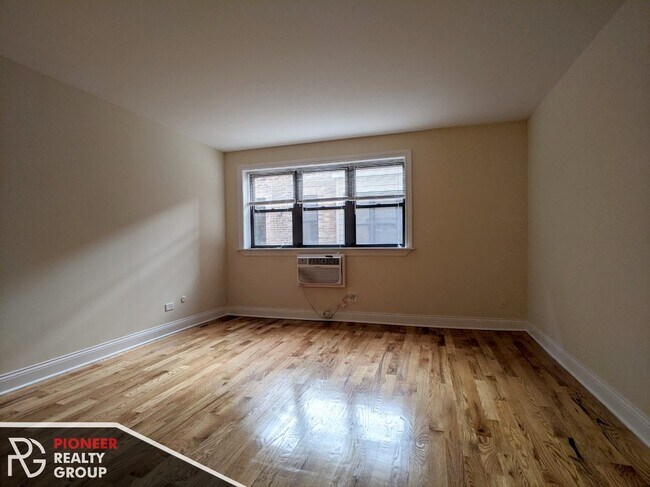 Foto del edificio - 557 W Arlington Pl