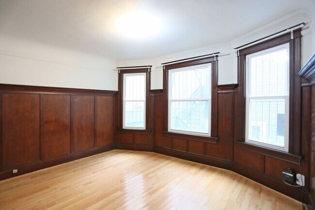 Foto del edificio - OPEN HOUSE:Sunday(2/11)1pm-1:20pm Spacious...