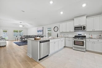 Building Photo - 13301 Lago Acero