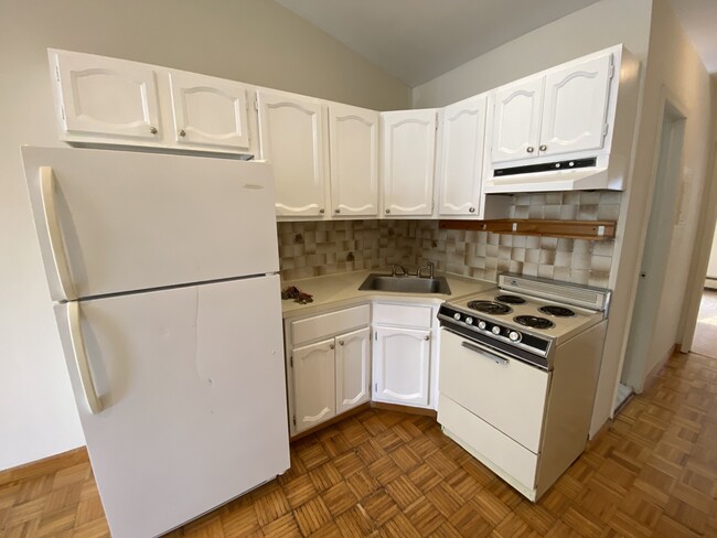 Kitchen - 610 2nd St