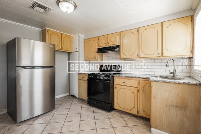 Building Photo - 3100 SW 45th ST