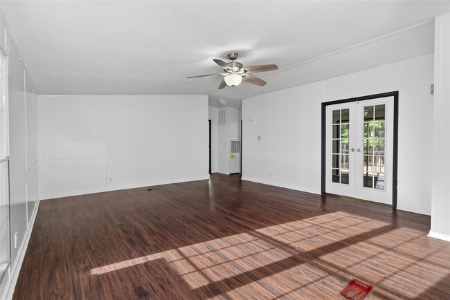 Foto del edificio - 16547 Leafy Meadow Dr