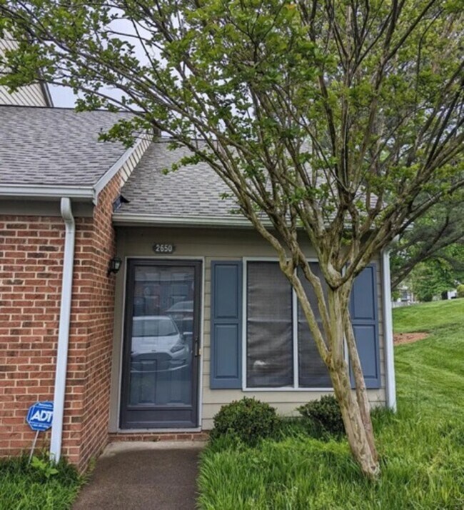 Foto del edificio - 2650 Hitchcock Dr