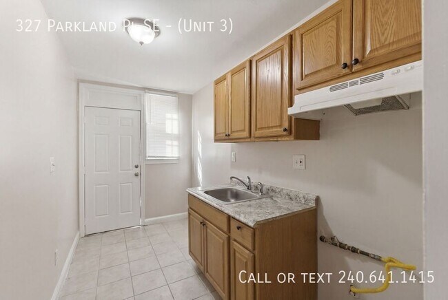 Foto del edificio - 327 Parkland Pl SE