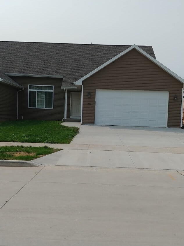 Front view - 1338 Moon Ridge Ct