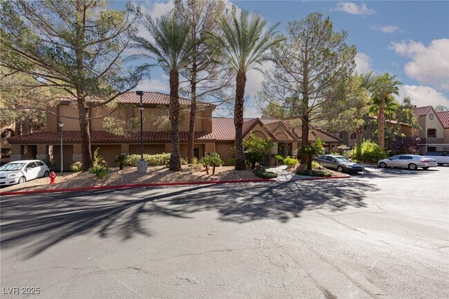 Foto del edificio - 2200 S Fort Apache Rd