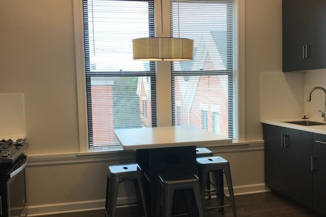 Kitchen/Dining area (Apts 2R) - 612 S Loomis St