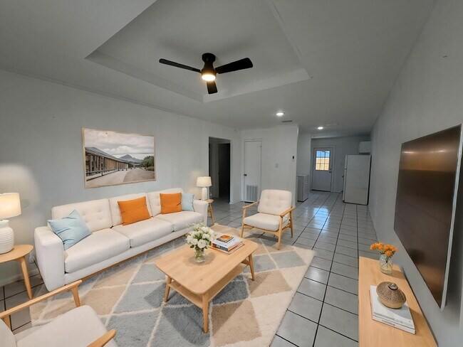 Foto del edificio - "Cozy and Convenient 2-Bedroom Retreat in Edinburg – Your Perfect 840 sq. ft. Haven Awaits!"