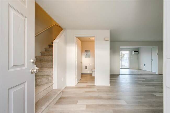 Foto del edificio - 2376 W Panama St