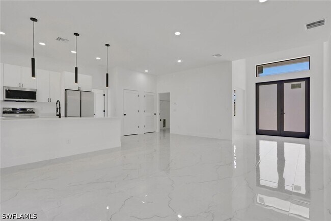 Foto del edificio - 3315 Sunshine Blvd N