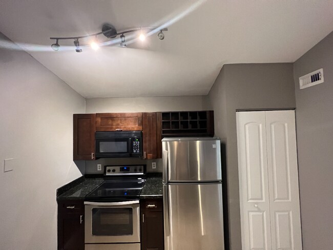 Foto del edificio - 2820 N Oakland Forest Dr