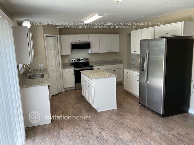 Building Photo - 1370 San Carlos Ave