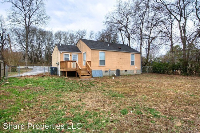 Building Photo - 3 br, 1.5 bath House - 5633 State Line Road
