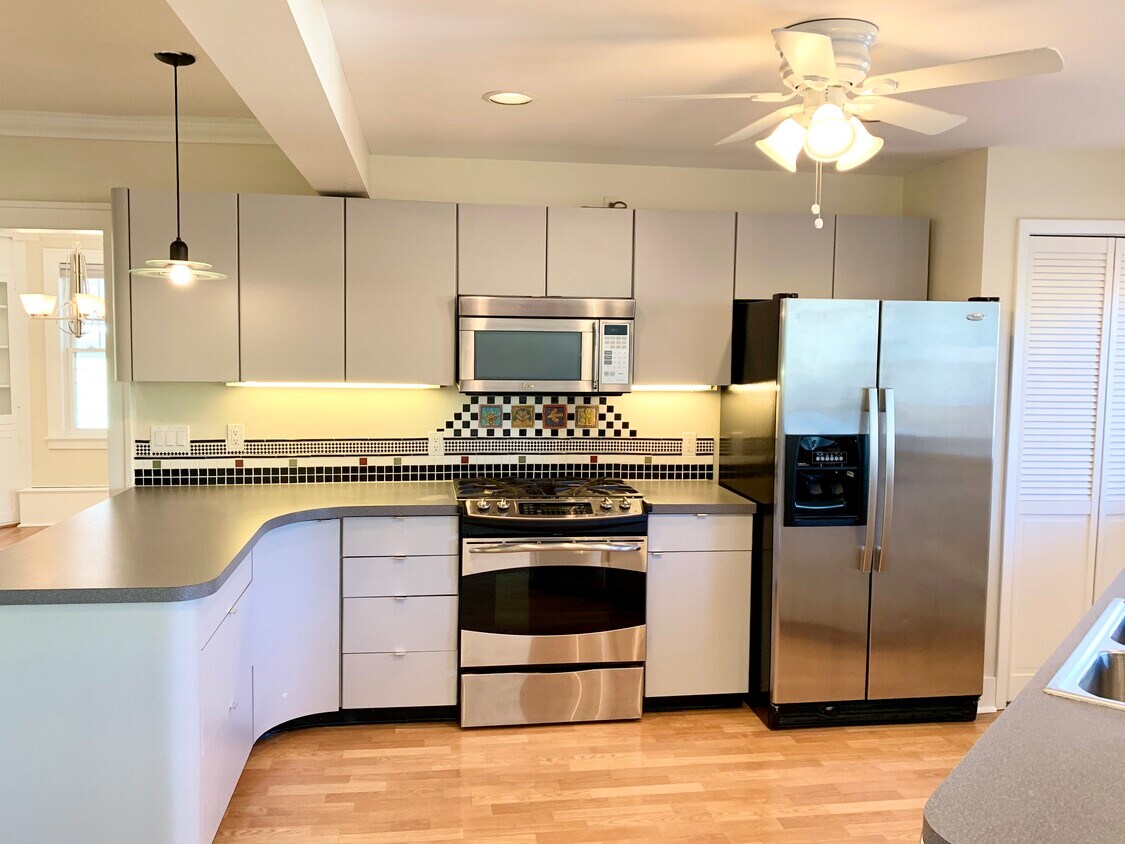 156 N Worth St, Birmingham, MI 48009 Townhome Rentals in Birmingham MI