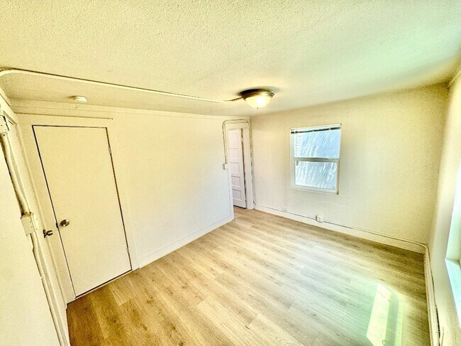 Foto del edificio - 528 Park Ln