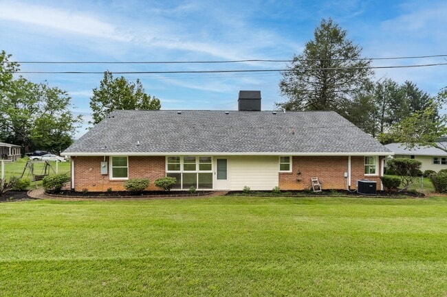 Building Photo - Newly renovated 4 Bedroom 3 Bathroom Home in Greeneville, TN