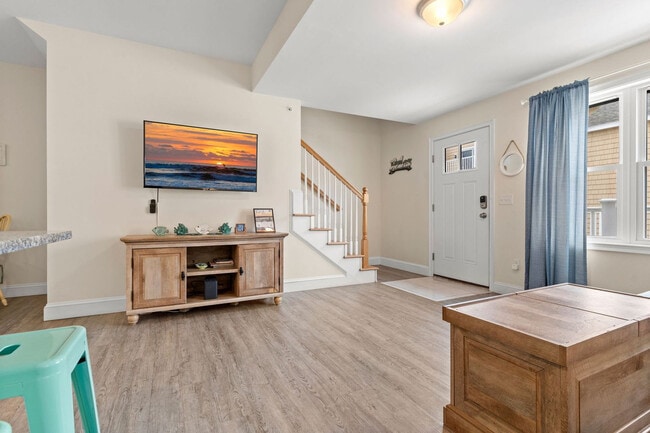 Building Photo - 128 Ashworth Ave