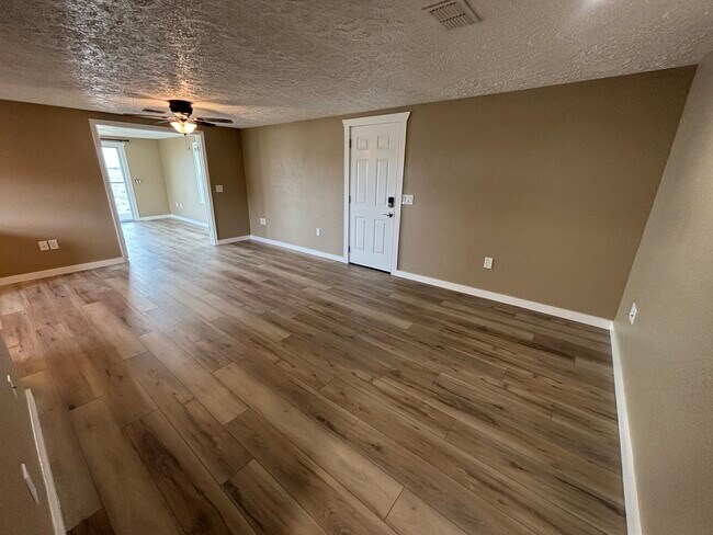 Foto del edificio - 1225 W Pierce St