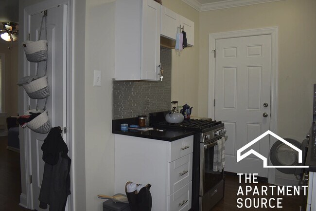 Foto del edificio - 3817 N Greenview Ave