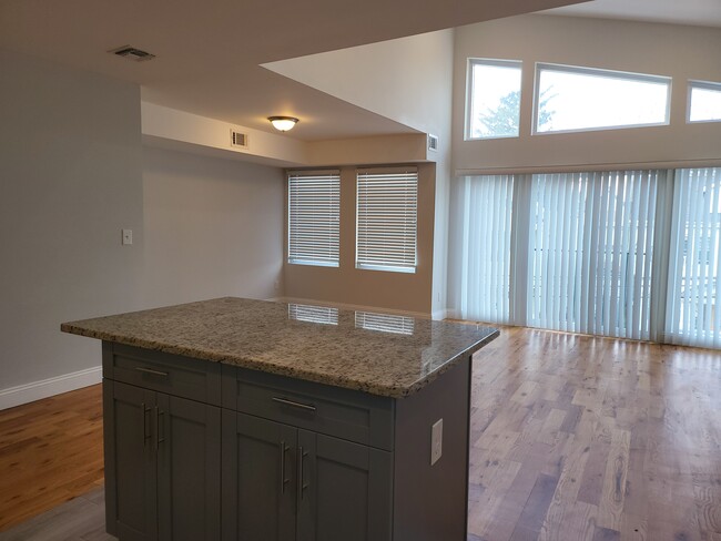 Kitchen - 78 Isabella Ave