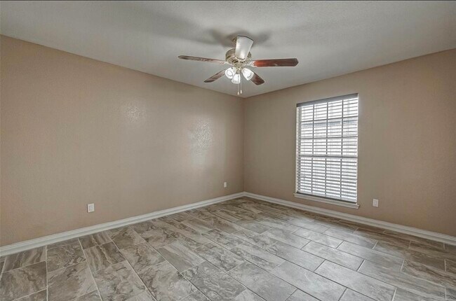 Foto del edificio - 6606 De Moss Dr