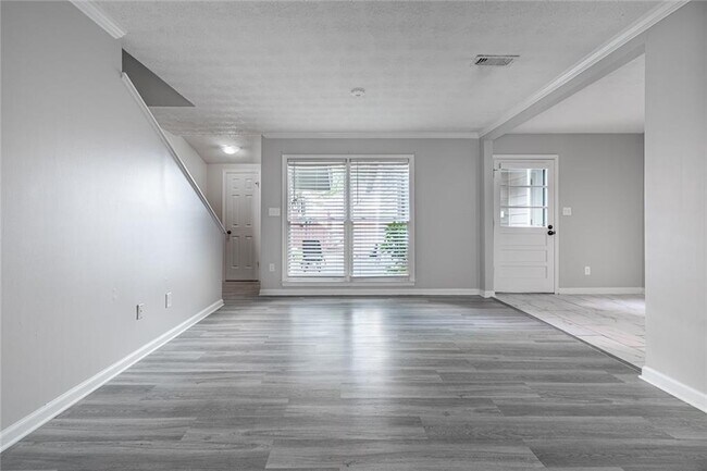 Foto del edificio - 5004 Meadow Ln