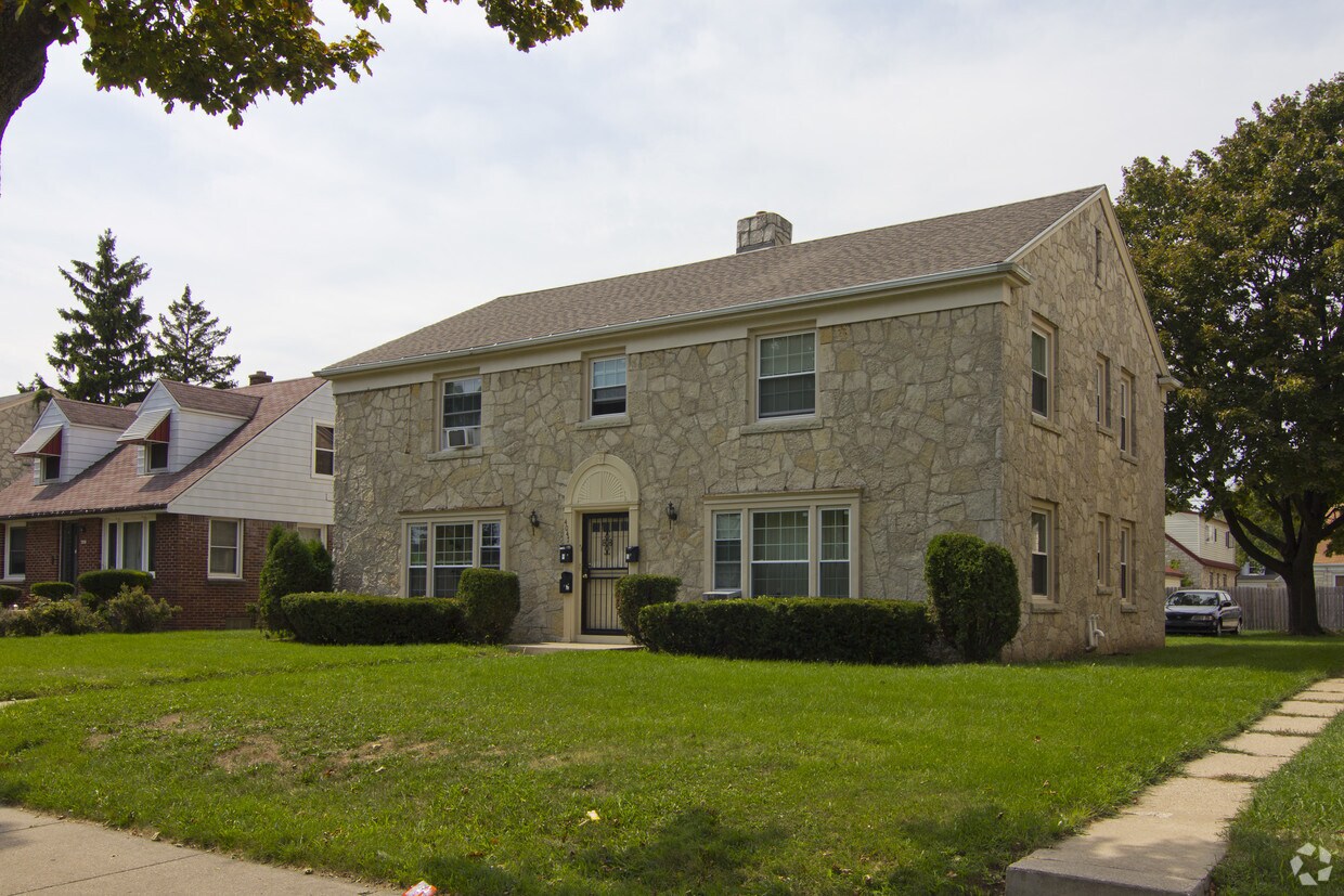 Primary Photo - 4047-4272 N Sherman Blvd