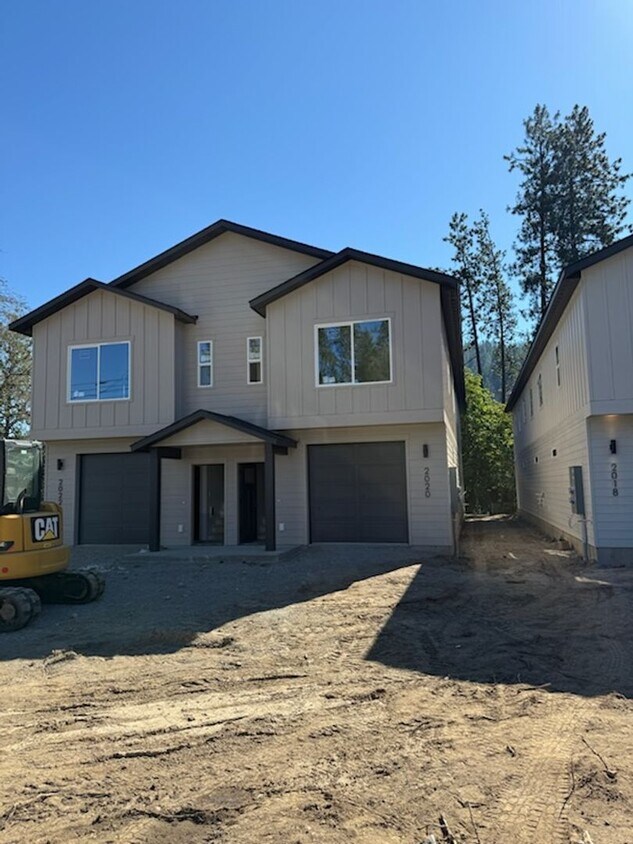Primary Photo - Duplex in CDA !