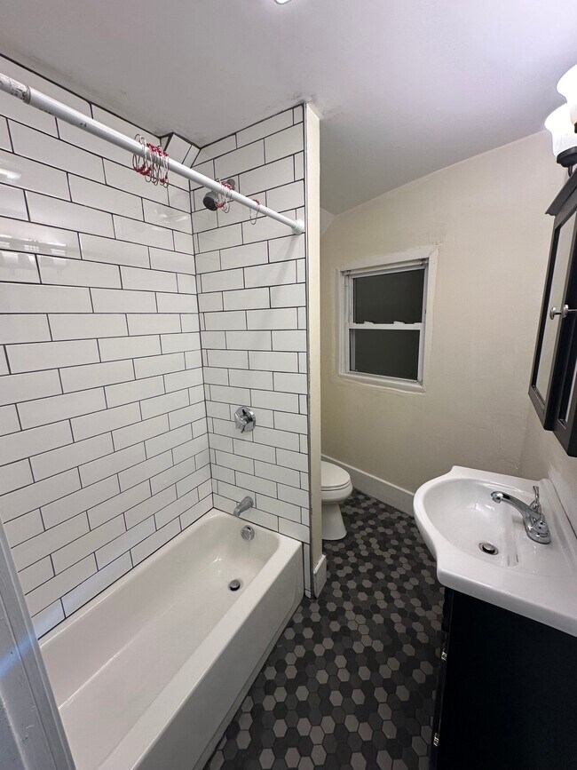 Foto del edificio - 72 Linden St