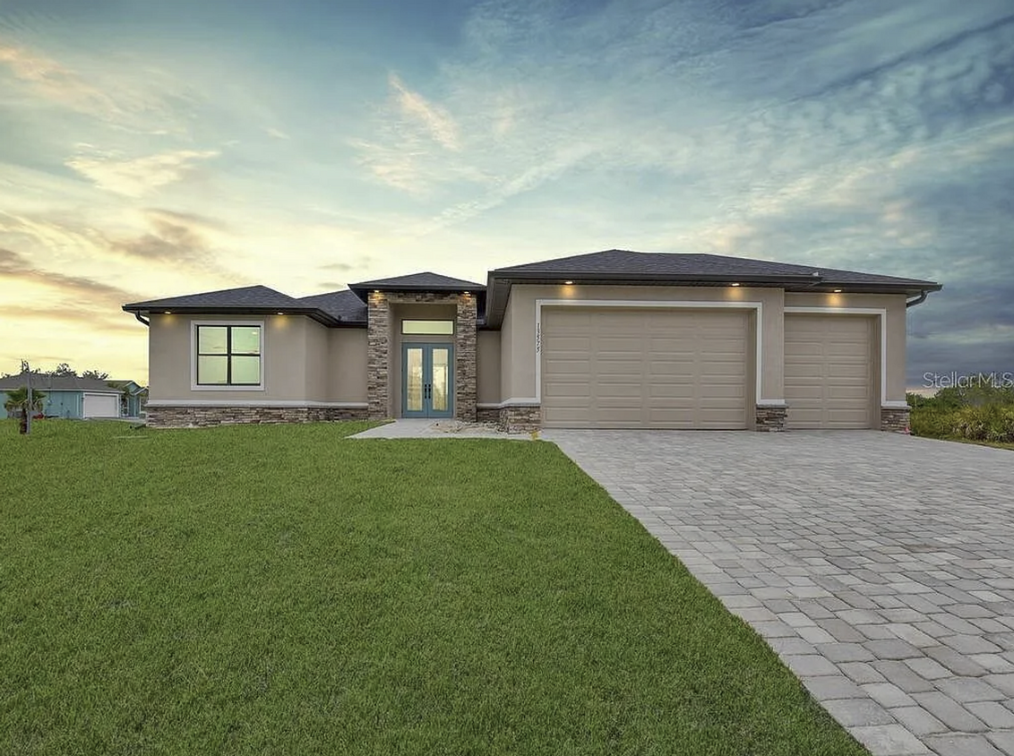 Foto principal - Brand New Construction Pool Home with a Fe...