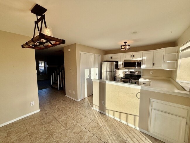 Foto del edificio - Beautifully Maintained 3 bedroom, 3.5 bath Home on West side