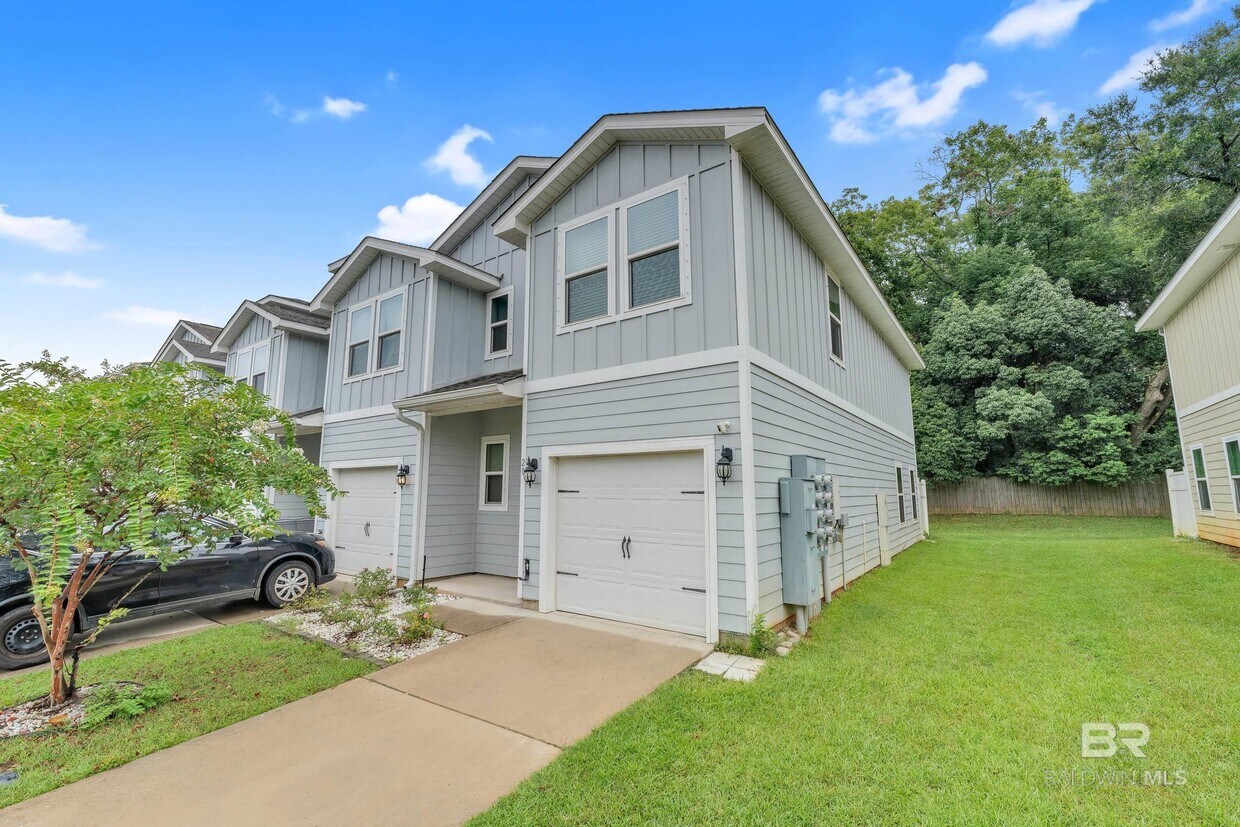 Foto principal - 25806 Pollard Rd