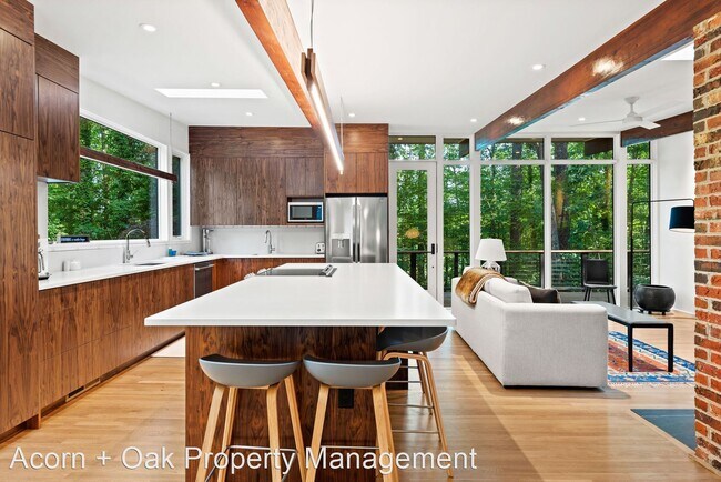Foto del edificio - 5 br, 3 bath House - 19 Learned Pl