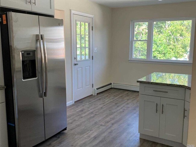 Building Photo - 706 Golf Dr