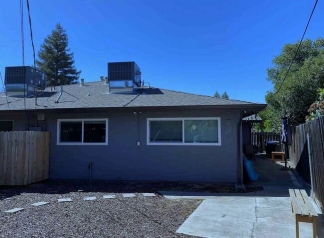 Building Photo - 1402 Cardinal Way