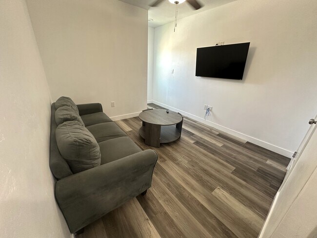 Foto del edificio - 534 R Ave