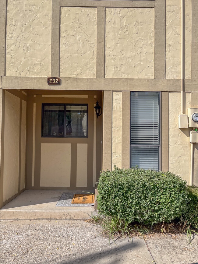 Building Photo - 214 Metz Dr