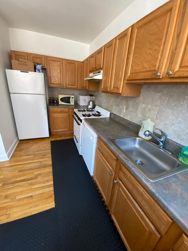 149 Grant Ave Unit 2A, Jersey City, NJ 07305 Condo for Rent in Jersey
