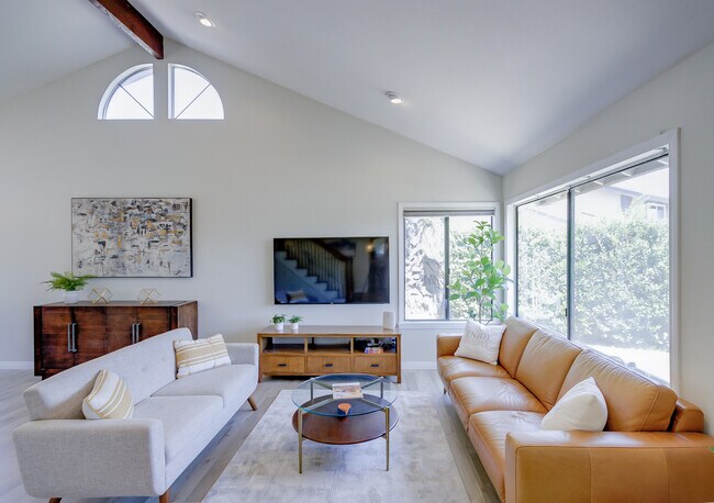 Living Room - 25425 Mandarin Ct