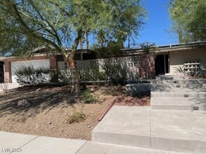 Building Photo - 1648 Ottawa Dr