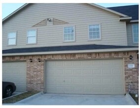 Building Photo - 12022 Clifton Oaks Dr