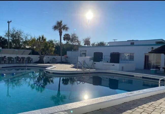 Piscina/Casa club - 8401 N Atlantic Ave