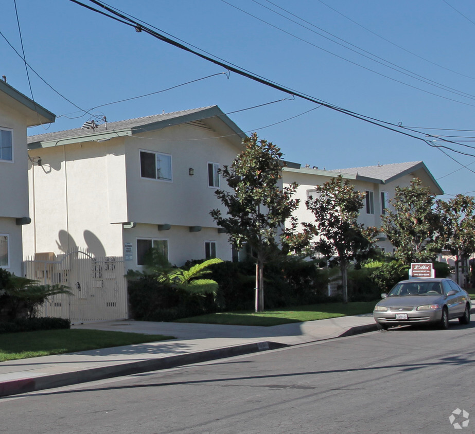 Primary Photo - Newton Apartments