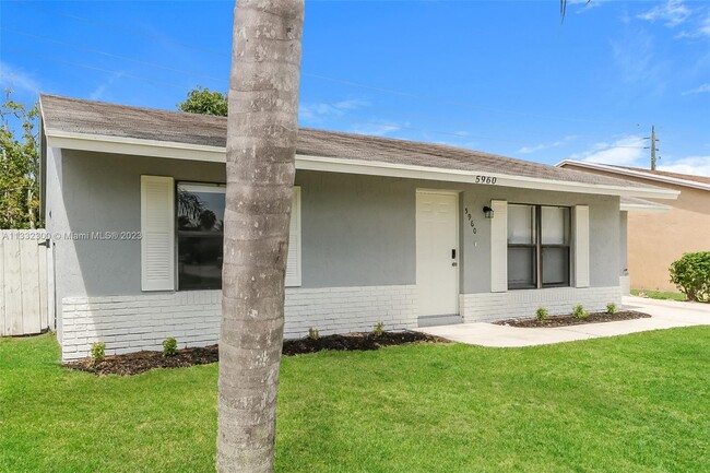 Building Photo - 5960 Ithaca Cir W