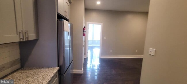 Building Photo - 4233 Lancaster Ave