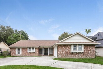 Building Photo - 2223 Masters Ln