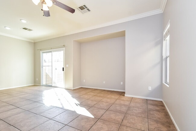 Foto del edificio - 6333 Blushing Willow St