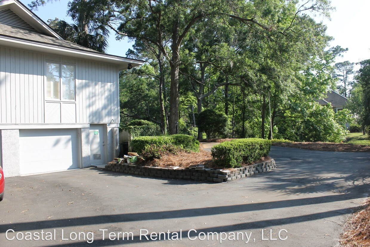Building Photo - 140 N Sea Pines Dr